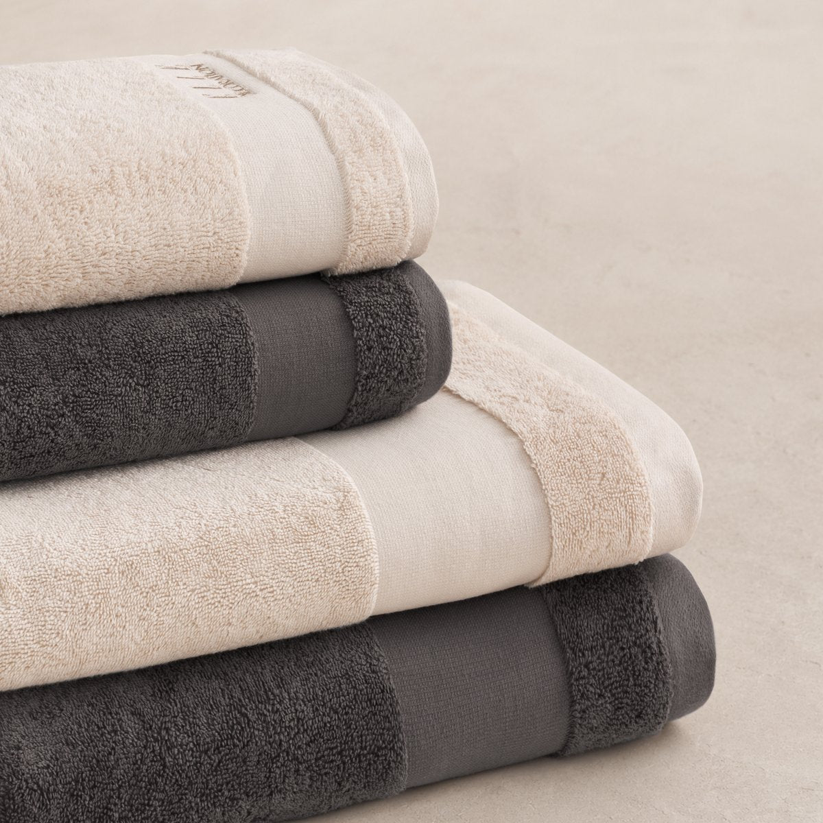 Juego de Toallas Bicolor Luxe Anthracite - Beige 700 gr